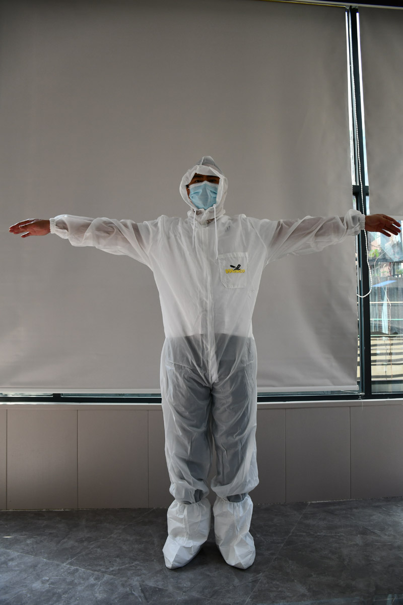 Disposable cleanroom coveralls